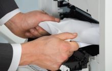 Не смикайте та не лізьте з ножицями: що робити, якщо принтер зажував папір