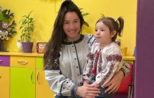 Маленькая дочь Наталки Карпы увидела папу-военного после долгой разлуки (видео)