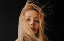 "Вбивча краса": Тіна Кароль показала спокусливі форми у "голій" сукні