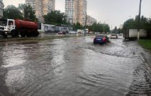 Почти как в Венеции: Одессу накрыл проливной дождь, превратив улицы в реки (фото, видео)