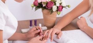 Манікюр весни-2026: цей "сяючий" тренд уже підкорює соцмережі (фото)