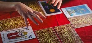 Гороскоп на 24 октября по картам Таро: Весам - конфликт, Ракам - сосредоточиться на себе