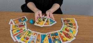 Гороскоп на 7 ноября по картам Таро: Водолеям - развитие, Овнам - честный разговор