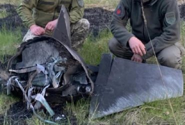 Украинские военные показали обломки сбитой российской ракеты (фото)