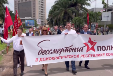 З Катюшею і триколором: РФ влаштувала побєдобєсний Безсмертний полк в Африці (відео)