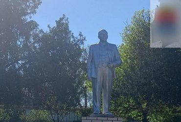 Окупанти реанімували пам'ятник Леніну в Херсонській області (фото)