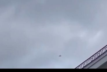 В центрі Москви знову літав безпілотник: здійнявся стовп диму (відео)