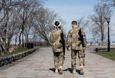 Фото з весілля облетіли весь світ: загинув захисник України В'ячеслав Хохлюк