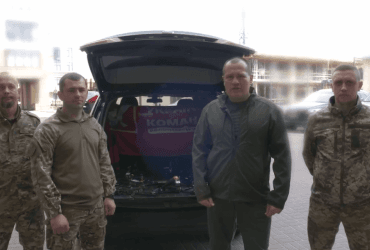 Українська команда передала 204-му батальйону ТрО бойові дрони з вибуховими посланнями ворогам: Кремль, спиш?