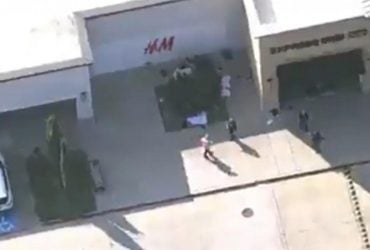 В торговом центре в США открыли стрельбу: есть погибшие и раненые (видео)