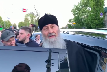 Митрополита УПЦ МП выпроводили из Лавры под крики Онуфрия на обмен (видео)