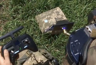 Бійці організували секретну лабораторію на фронті: випускають FPV-дрони (відео)