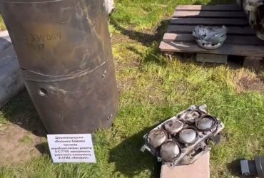 Обломки сбитой в Украине российской ракеты Кинжал показали на видео
