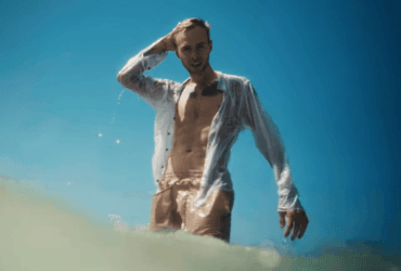 Макс Барських представив новий кліп, в якому проїхався Києвом на коні (відео)