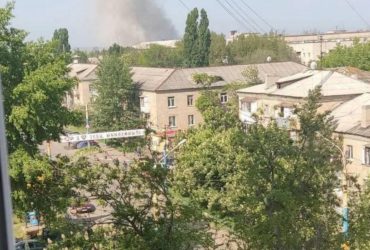 У Луганську та Маріуполі вибухи: росЗМІ фіксують приліт по академії МВС (фото, відео)