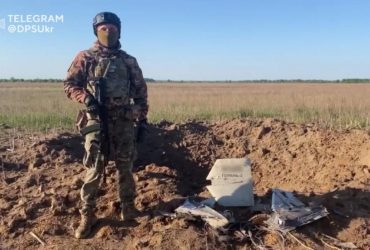 Атака дронів: прикордонники приземлили Shahed зі стрілецької зброї (відео)