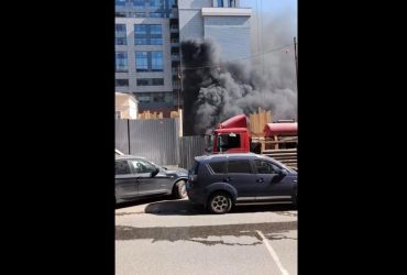 Ракети долітають!: у центрі Москви спалахнув готель, росіяни шоковані (відео)