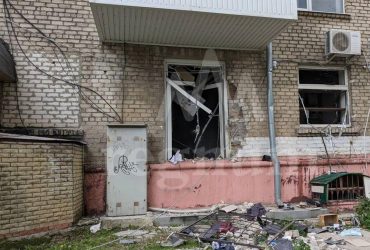 У центрі Луганська вибухнула граната: є постраждалі (відео)