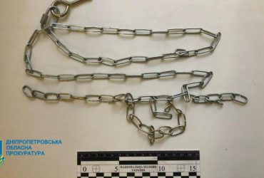 В Никополе отчим воспитывал 5-летнего пасынка, приковав цепью к стене (фото)