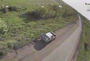 Під Бахмутом дрон-камікадзе ефектно мінуснув фургон з окупантами (відео)