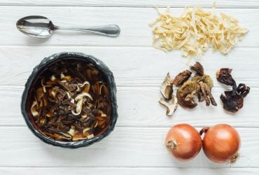 Самый вкусный суп с сушеными грибами: справится даже новичок