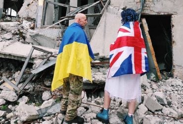 Закохалися під час війни: волонтерка із Запоріжжя побралася з волонтером з Англії (фото)