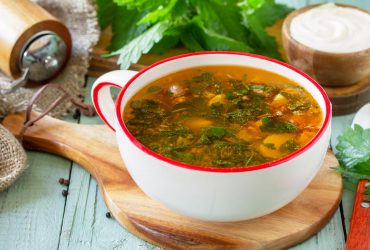 Вкуснейший суп из крапивы: пожалеете, что раньше не готовили