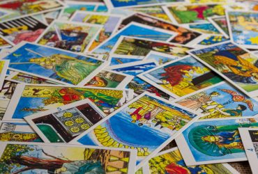 Гороскоп на 14 червня за картами Таро: Дівам - знайомства, Овнам - зростання