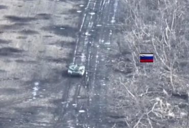 Дружній вогонь: російський танк розніс свої ж позиції (відео)