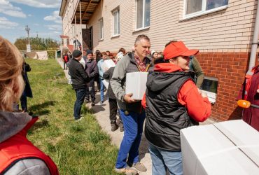 Мешканці прихистку на Київщині отримали допомогу від Кока-Кола та Товариства Червоного Хреста України