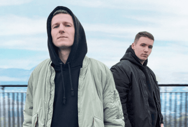 Исполнители Чекає вдома YAKTAK и DOVI тронули новой песней: В самое сердце