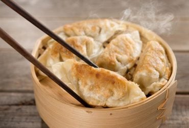 Смажені пельмені на сковороді: два способи простіше простого