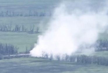 Бої за Бахмут: на околицях міста ЗСУ мінуснули російський Град (відео)