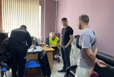 У Києві затримали двох хлопців, які знімали роботу ППО