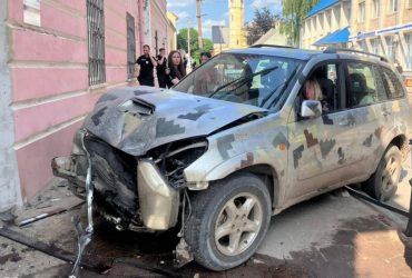 На Львівщині нетвереза жінка збила поліцейську на тротуарі