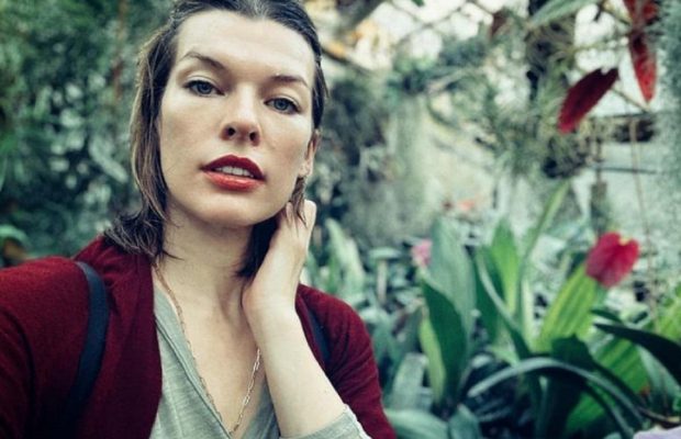 Міла Йовович кардинально змінила імідж: "Під рукою була машинка для стрижки" (фото)