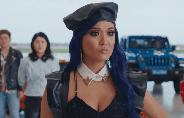 Вийшов трейлер шаленої комедії "Check-in у халепу" з зіркою "Емілі в Парижі"