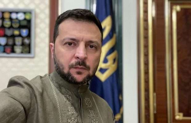 Зеленский в День вышиванки надел особую рубашку (фото)
