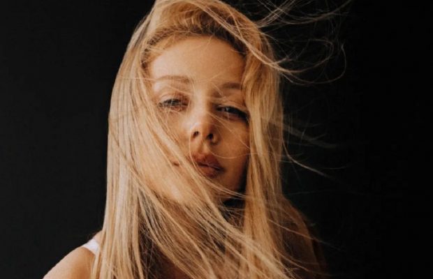 Тіна Кароль з розстебнутими штанами розбурхала мережу: "Та ще бестія"