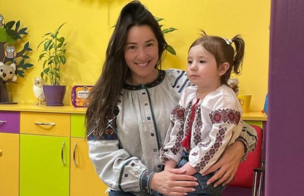 Маленька донька Наталки Карпи побачила тата-військового після тривалої розлуки (відео)