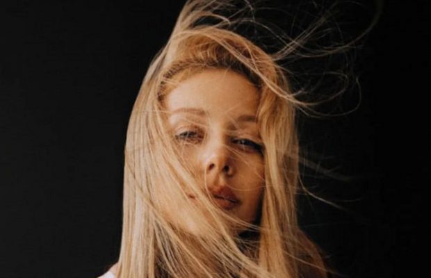 "Вбивча краса": Тіна Кароль показала спокусливі форми у "голій" сукні