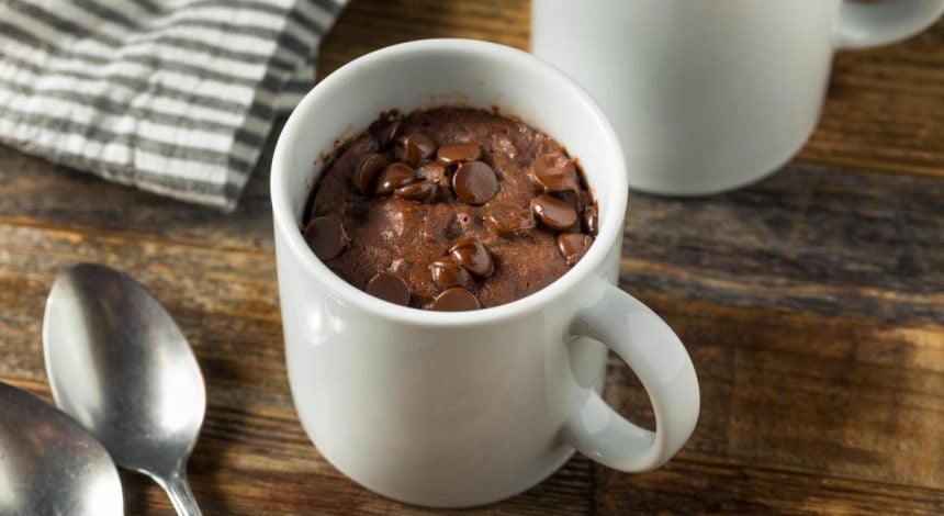 Кекс у кухлі за 5 хвилин: простий рецепт для солодкого перекусу