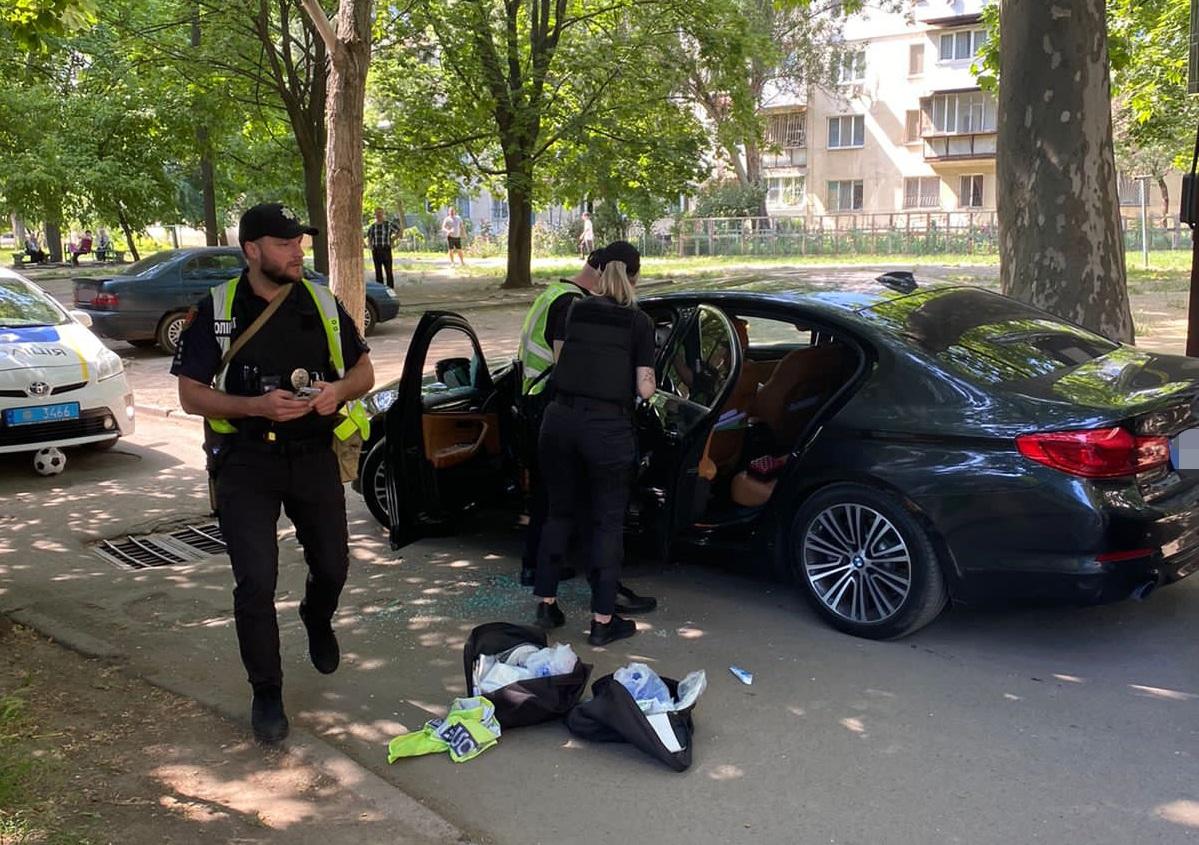 В результате стрельбы один человек погиб, еще двое раненых госпитализированы / фото ГУ НП в Одесской области В результате стрельбы один человек погиб, еще двое раненых госпитализированы / фото ГУ НП в Одесской области