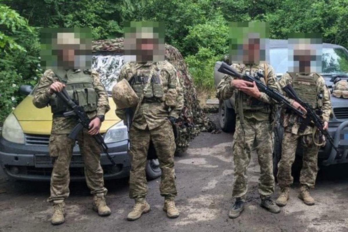 Украинские воины получили очередной внедорожник от Favbet Foundation / фото "РБК-Украина" Украинские воины получили очередной внедорожник от Favbet Foundation / фото "РБК-Украина"