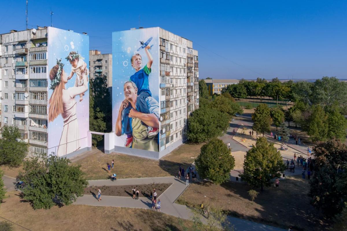 Russians destroyed houses with mural 