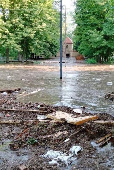 Вода в Новой Каховке уже подошла к Днепровскому проспекту / фото Социальные сети Вода в Новой Каховке уже подошла к Днепровскому проспекту / фото Социальные сети