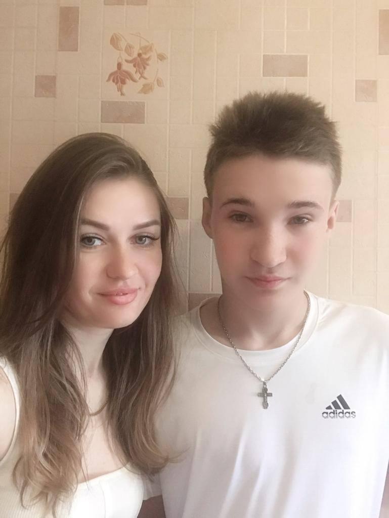14-летний Павел наконец смог воссоединиться с сестрой / фото Минреинтеграции 14-летний Павел наконец смог воссоединиться с сестрой / фото Минреинтеграции