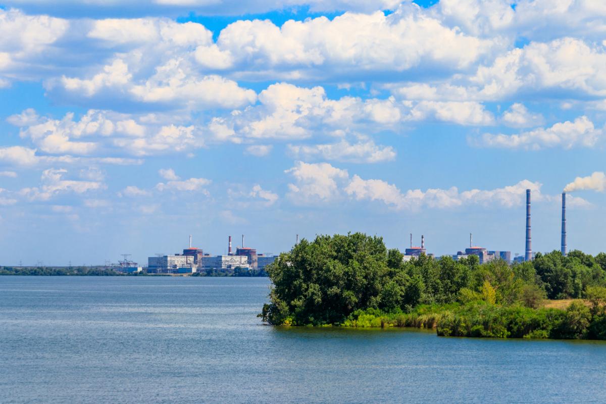 ЗАЕС зʼєднана з українською енергосистемою лише однією лінією електропередачі / фото ua.depositphotos.com ЗАЕС зʼєднана з українською енергосистемою лише однією лінією електропередачі / фото ua.depositphotos.com