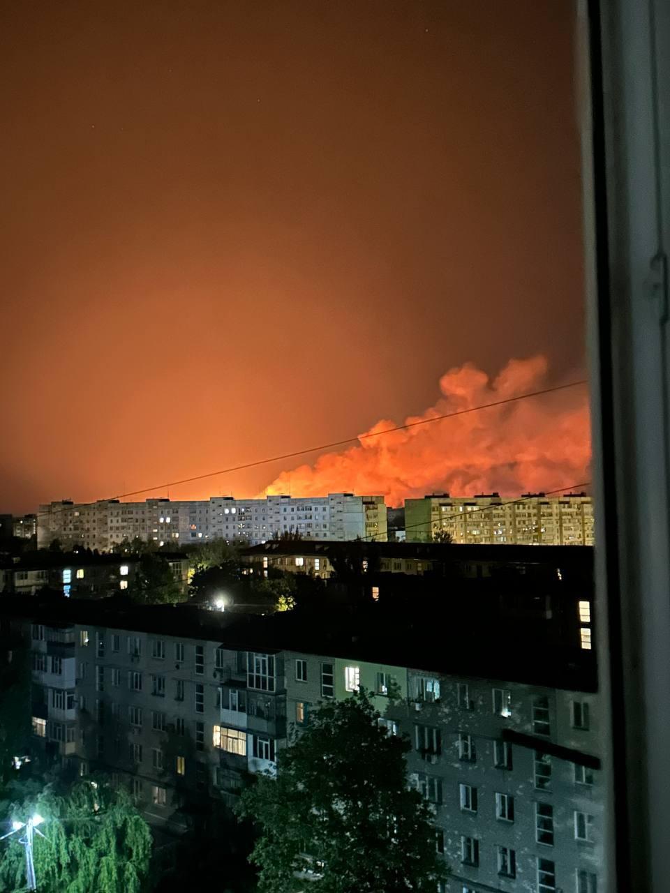 Во временно оккупированном Бердянске горит и пылает / фото Иван Федоров Во временно оккупированном Бердянске горит и пылает / фото Иван Федоров