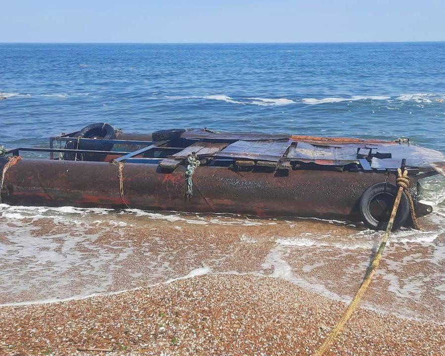Морем несе речі з Херсонської області / фото ДПСУ Морем несе речі з Херсонської області / фото ДПСУ
